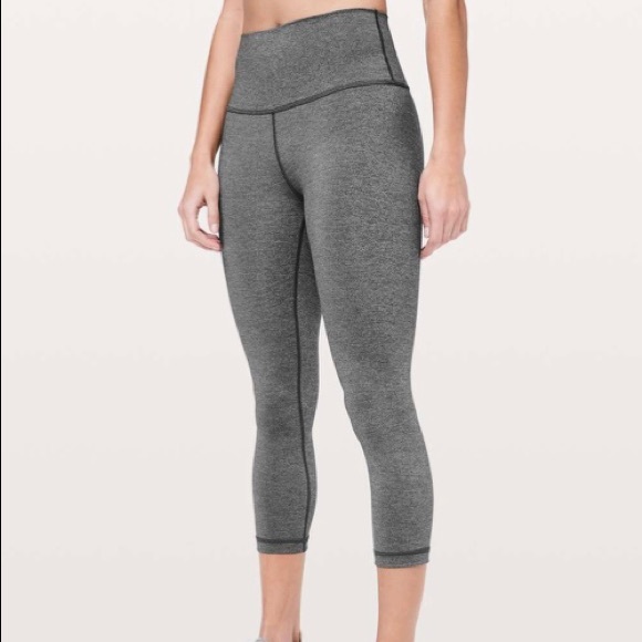Lululemon Wunder Under Crop - Picture 1 of 8